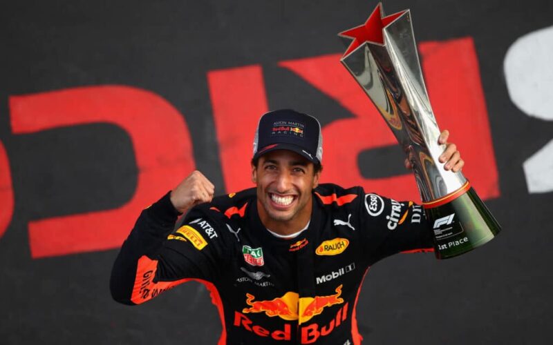 - Daniel Ricciardo return ? Old F1 World Champion ‘What does he have to gain?’